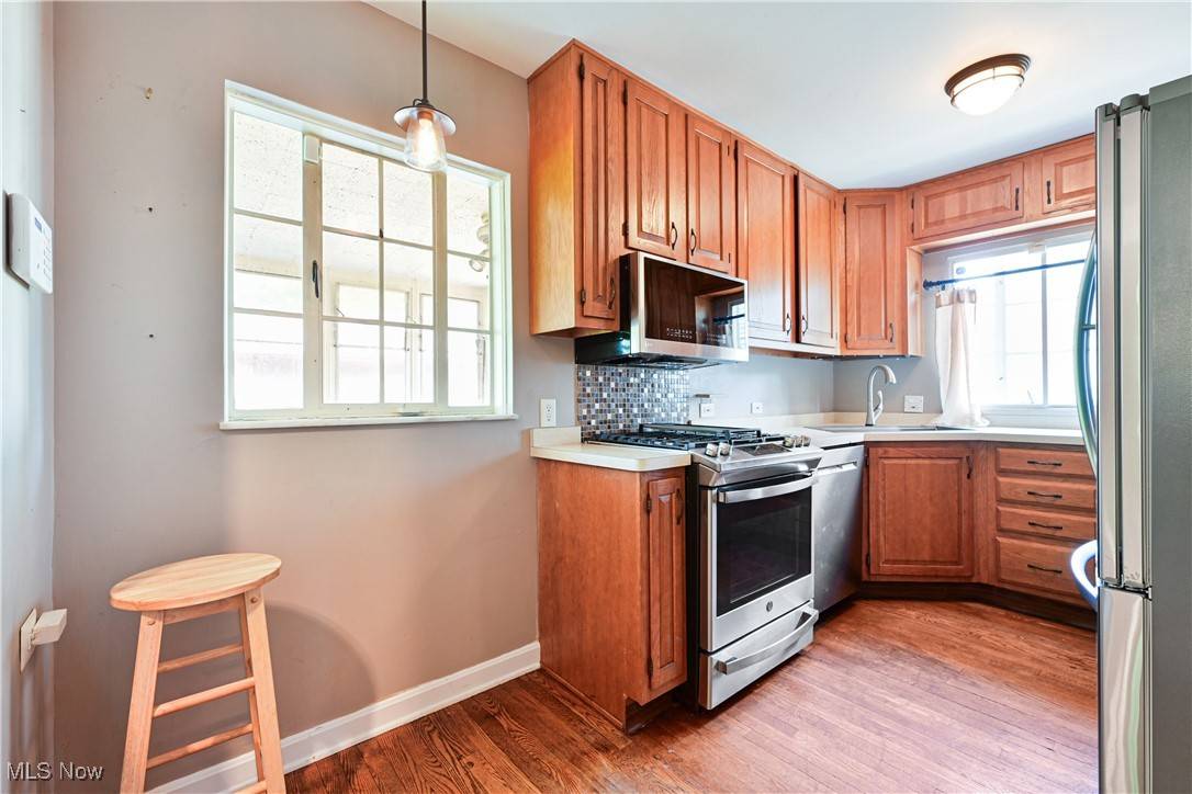 Bay Village, OH 44140,490 Humiston DR