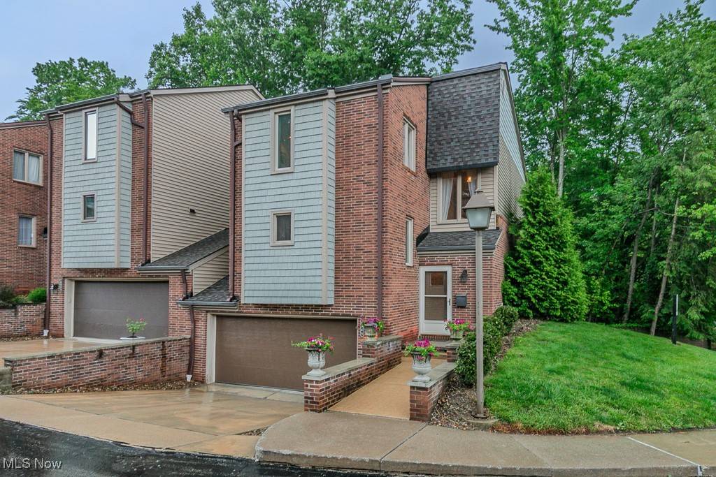 Brecksville, OH 44141,6965 W Fitzwater RD