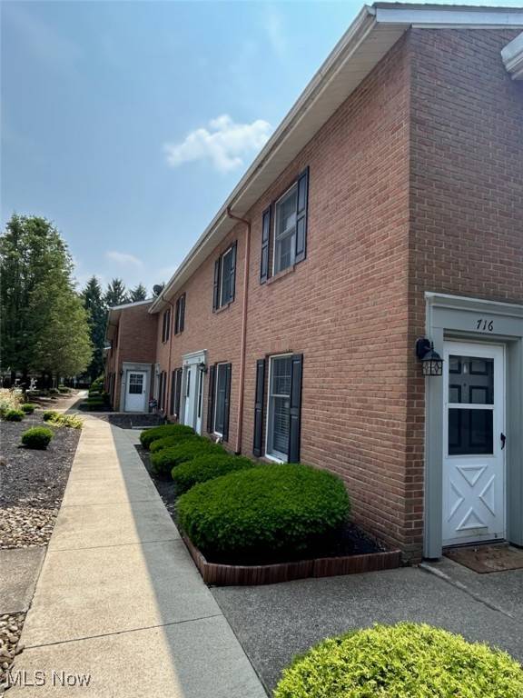 Cortland, OH 44410,716 Lakeview DR