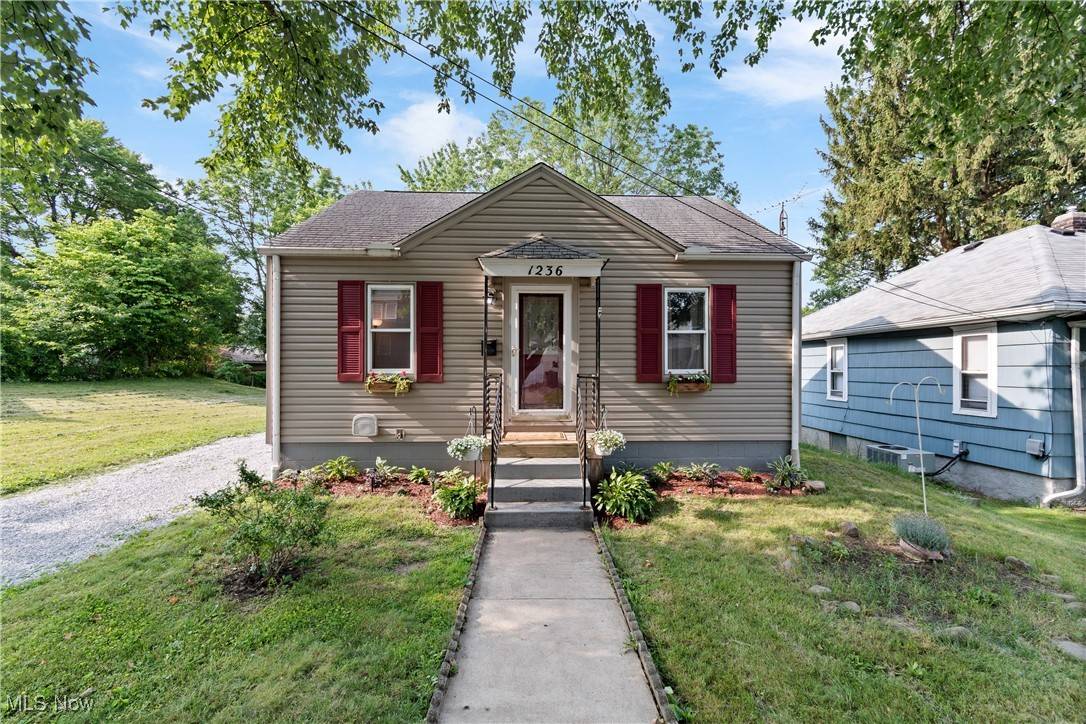Akron, OH 44314,1236 Tampa AVE
