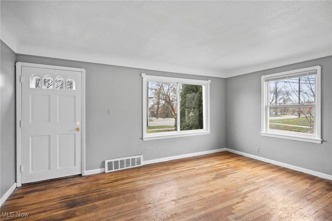 Garfield Heights, OH 44125,12328 Granger RD