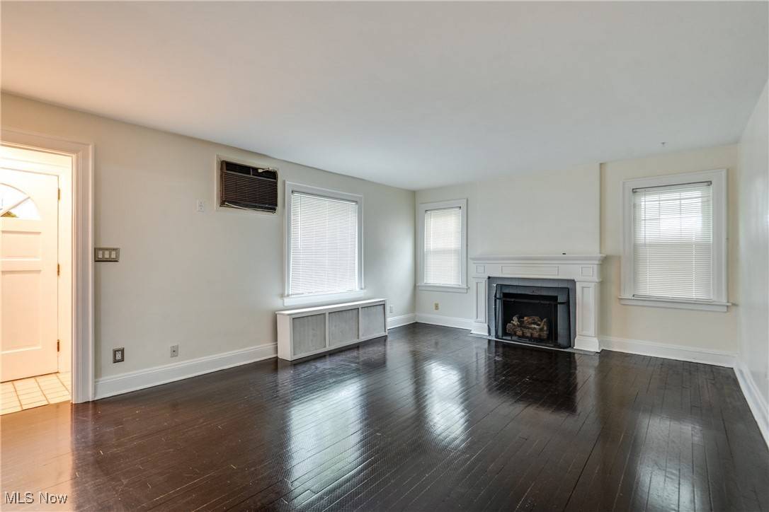 Akron, OH 44313,294 Sundale RD