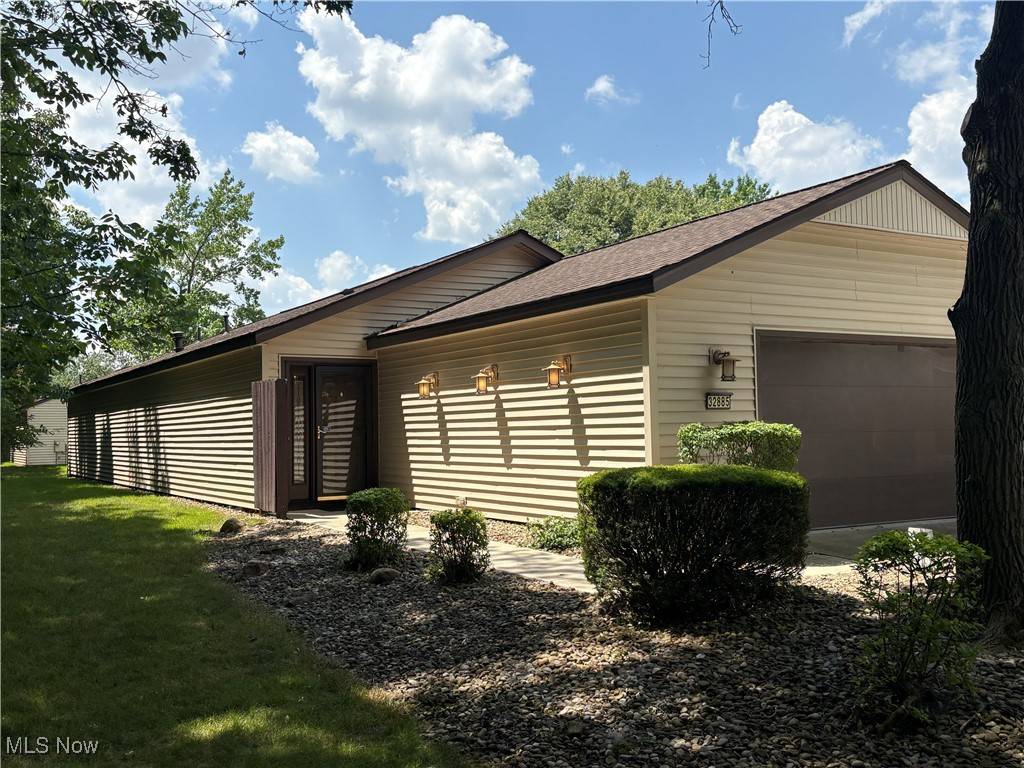 North Ridgeville, OH 44039,32885 Mills RD