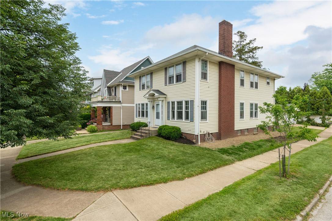 Lakewood, OH 44107,1319 Hathaway AVE