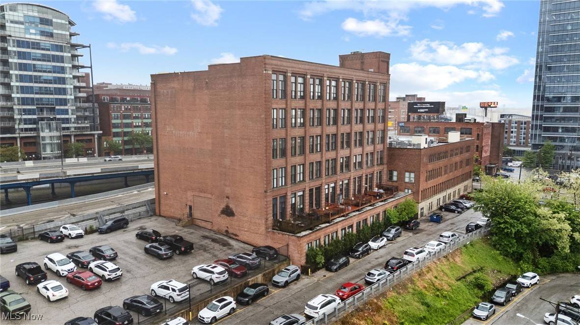 Cleveland, OH 44113,1133 W 9th ST #317