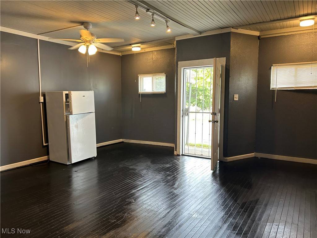Cleveland, OH 44103,1130 E 68th ST #4