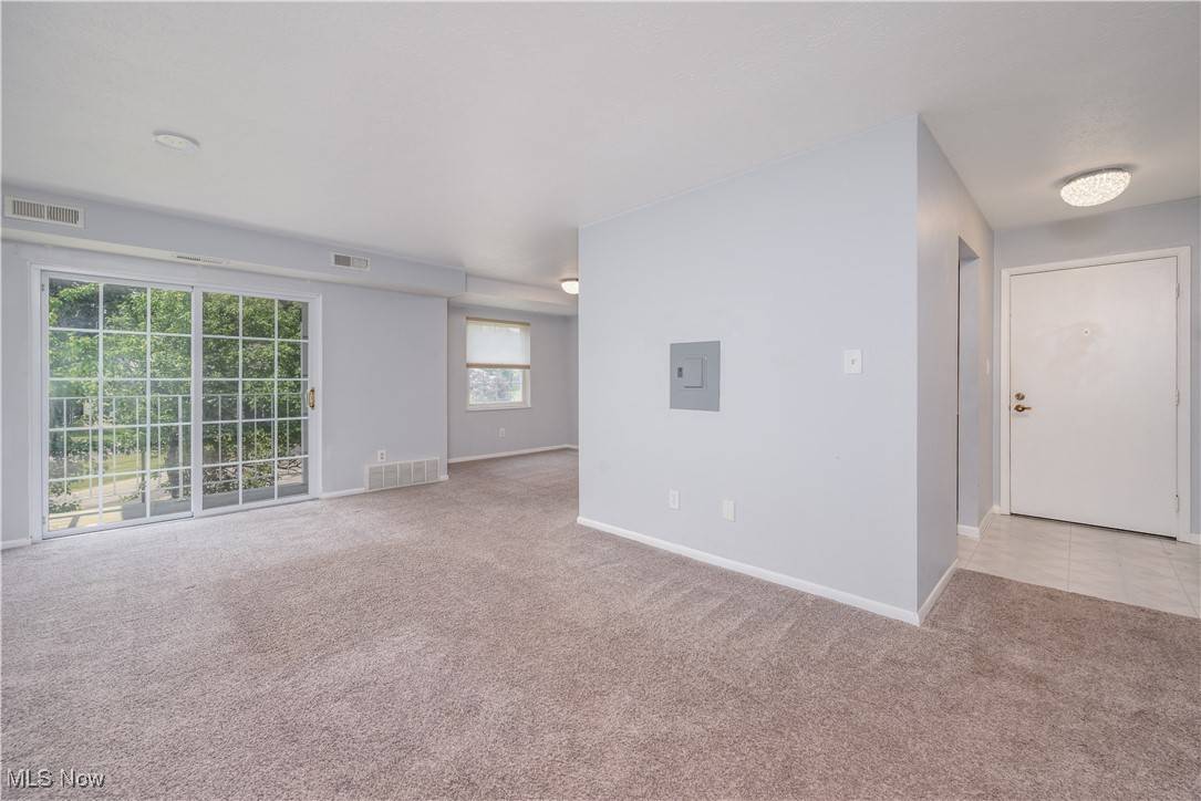Twinsburg, OH 44087,10790 Ravenna RD #302