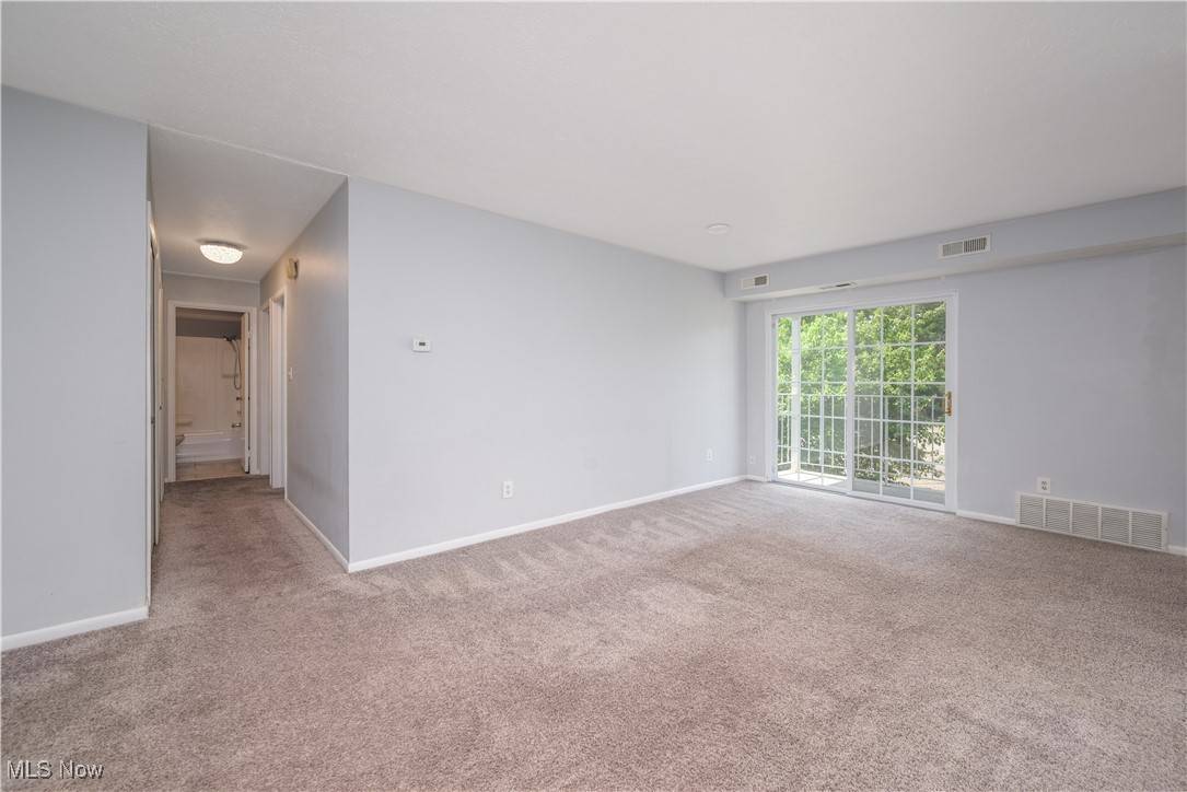 Twinsburg, OH 44087,10790 Ravenna RD #302