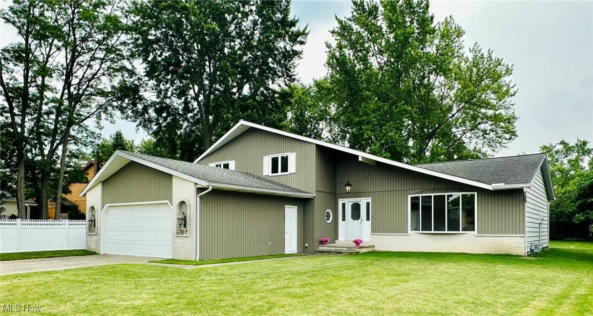 Strongsville, OH 44136,17035 Hawks Lookout LN