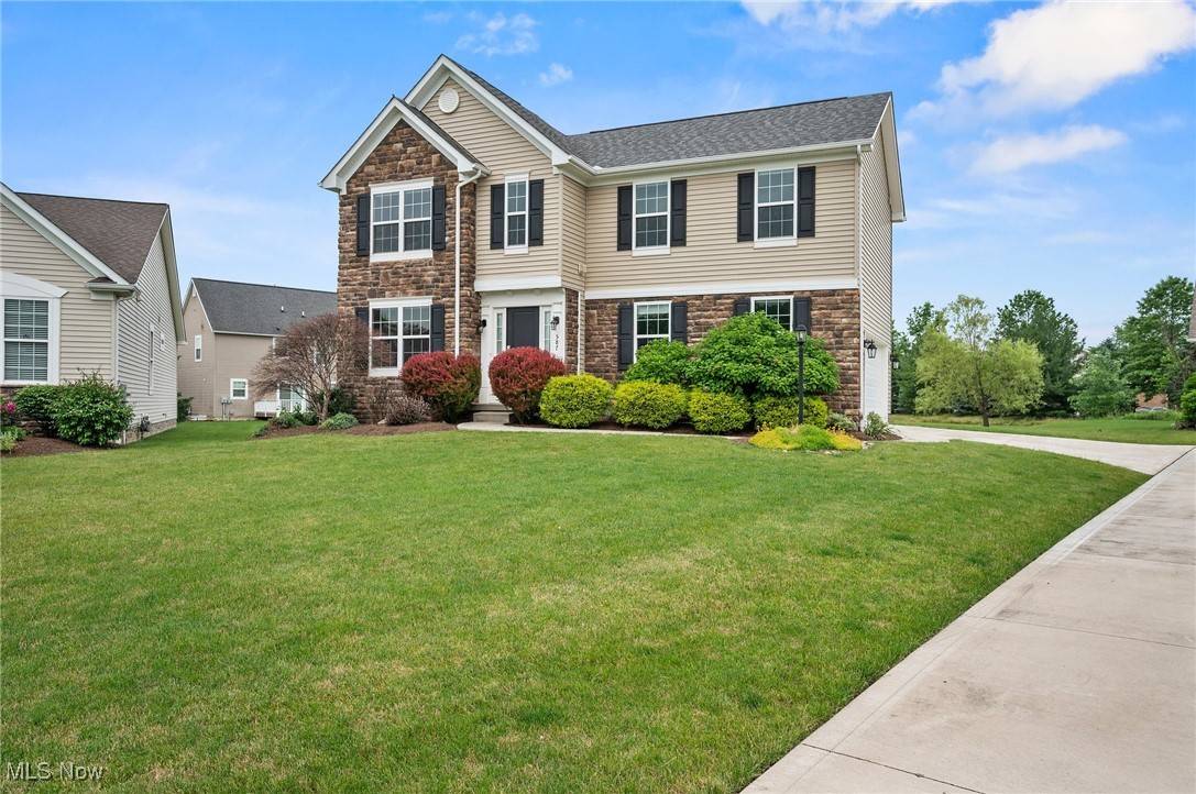 Aurora, OH 44202,587 Surrey DR