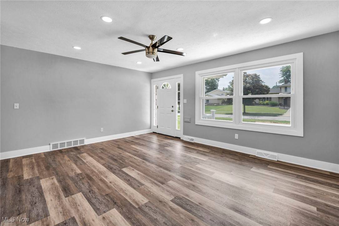 Parma, OH 44134,5820 Sandy Hook DR