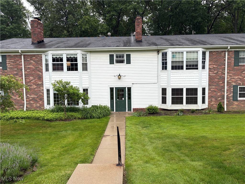 Brecksville, OH 44141,7010 Carriage Hill DR #104