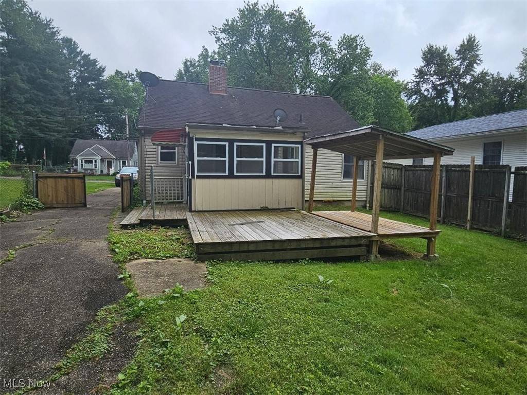 Akron, OH 44313,1535 Parkgate AVE