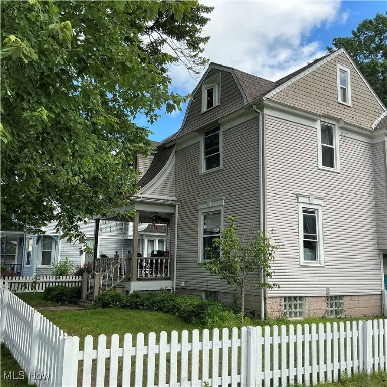 Canal Fulton, OH 44614,136 High ST SE