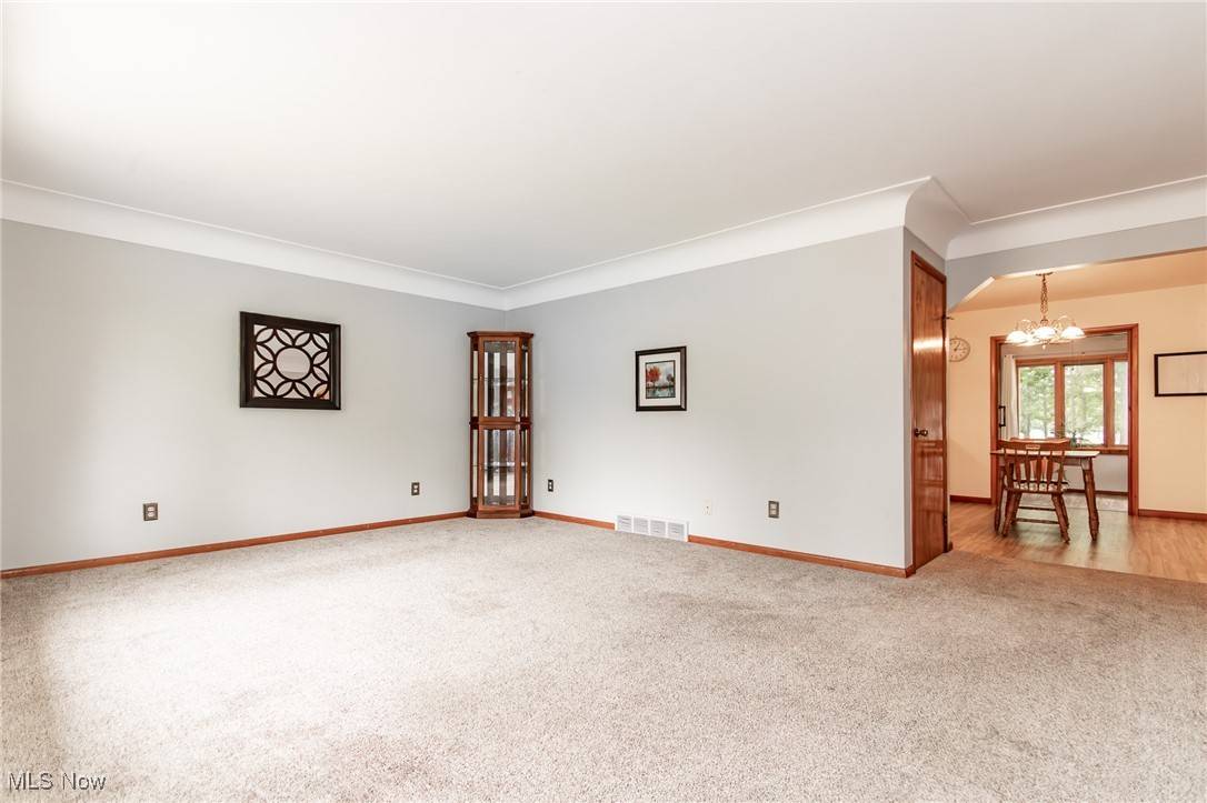 Willoughby Hills, OH 44094,2966 Lynn DR