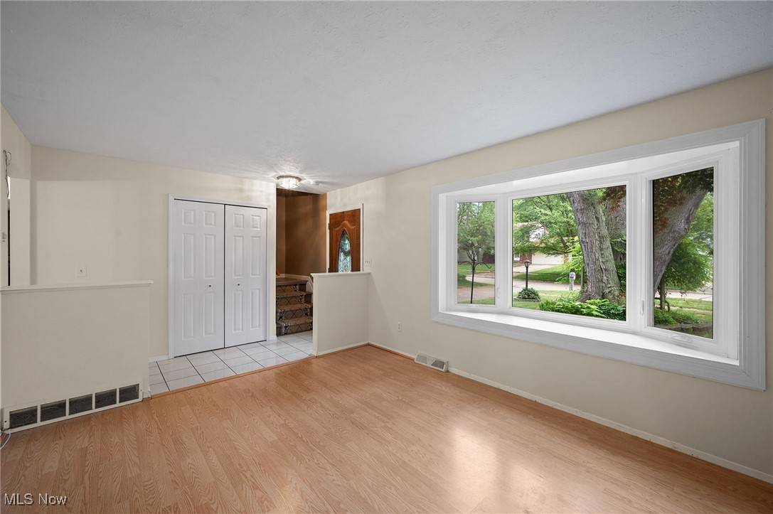 Mentor-on-the-lake, OH 44060,5802 Redwood CT