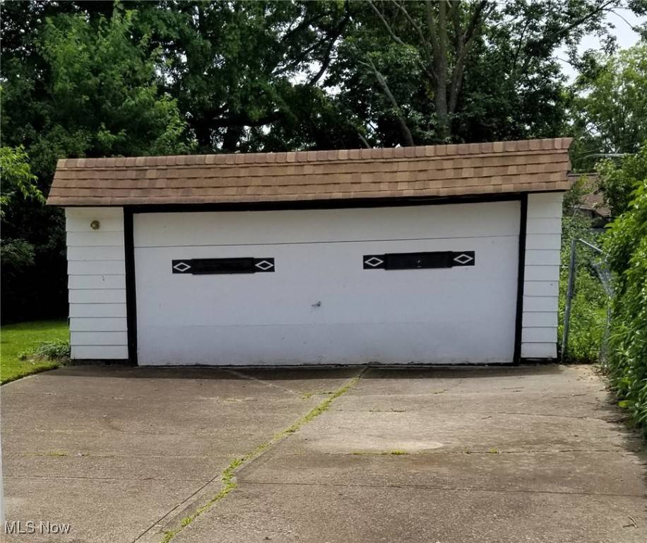 Euclid, OH 44119,21050 N Vine AVE