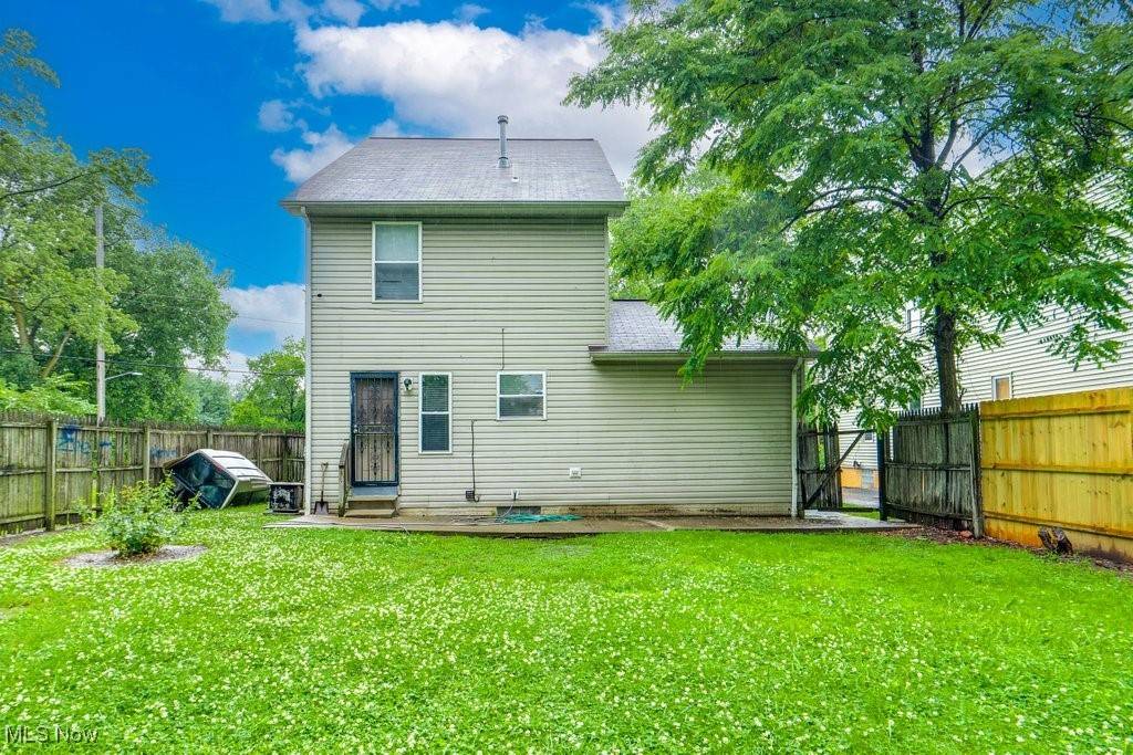 Cleveland, OH 44108,823 E 93rd ST