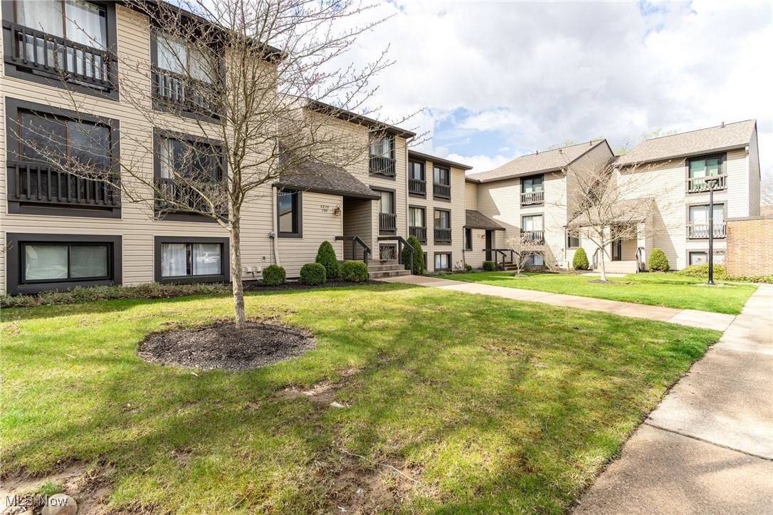 Northfield, OH 44067,6270 Greenwood #402