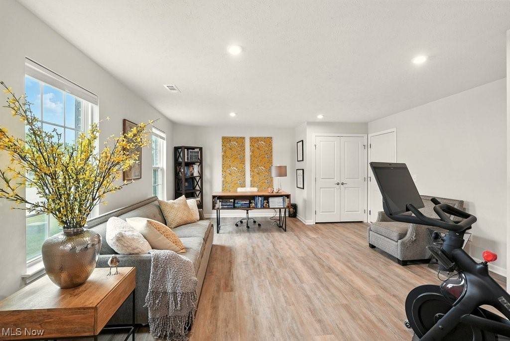 Akron, OH 44313,1184 Bean LN