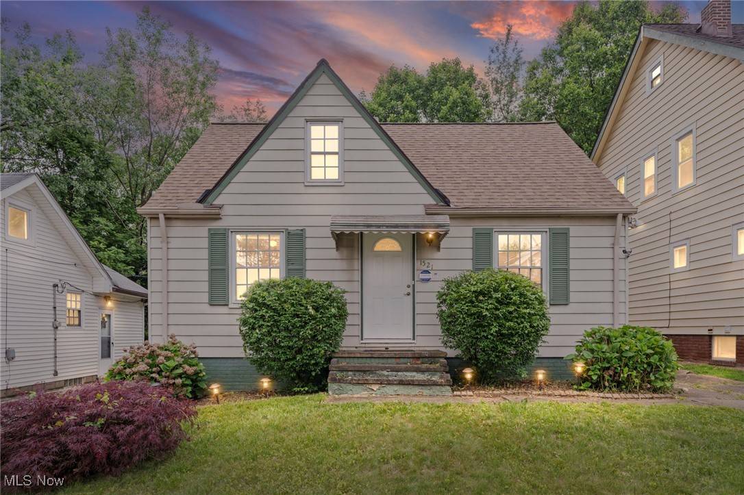 Cleveland, OH 44109,1521 Amberley AVE