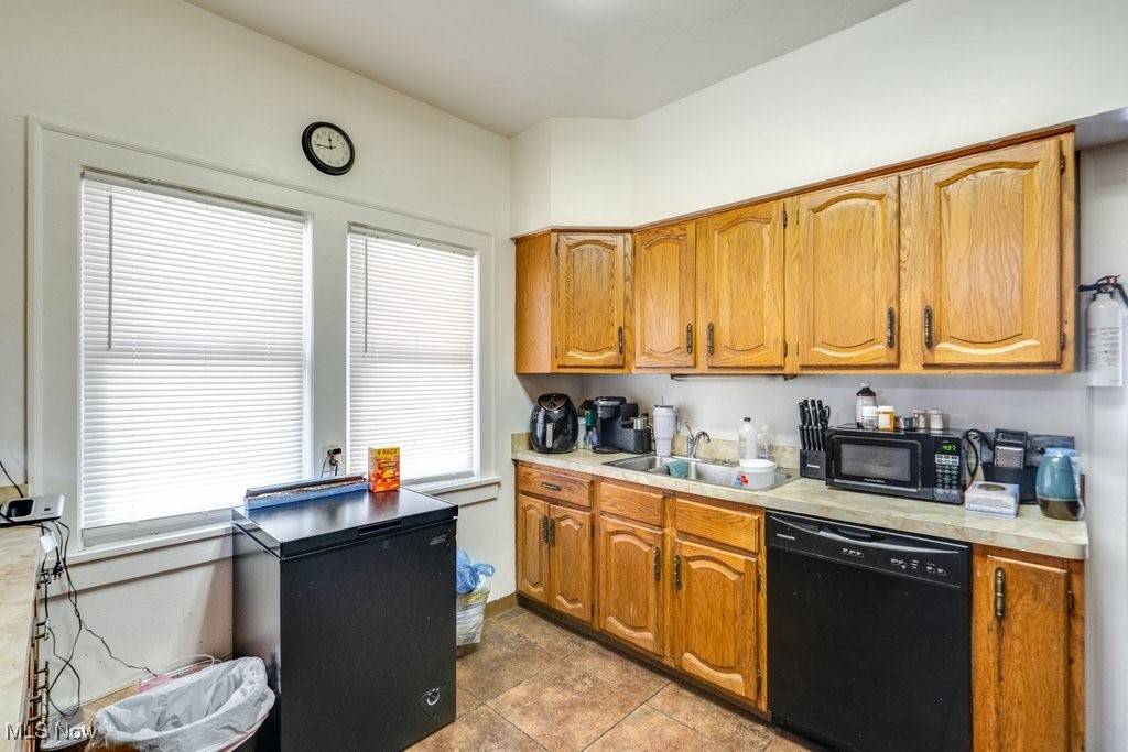 Garfield Heights, OH 44125,4878 93rd ST