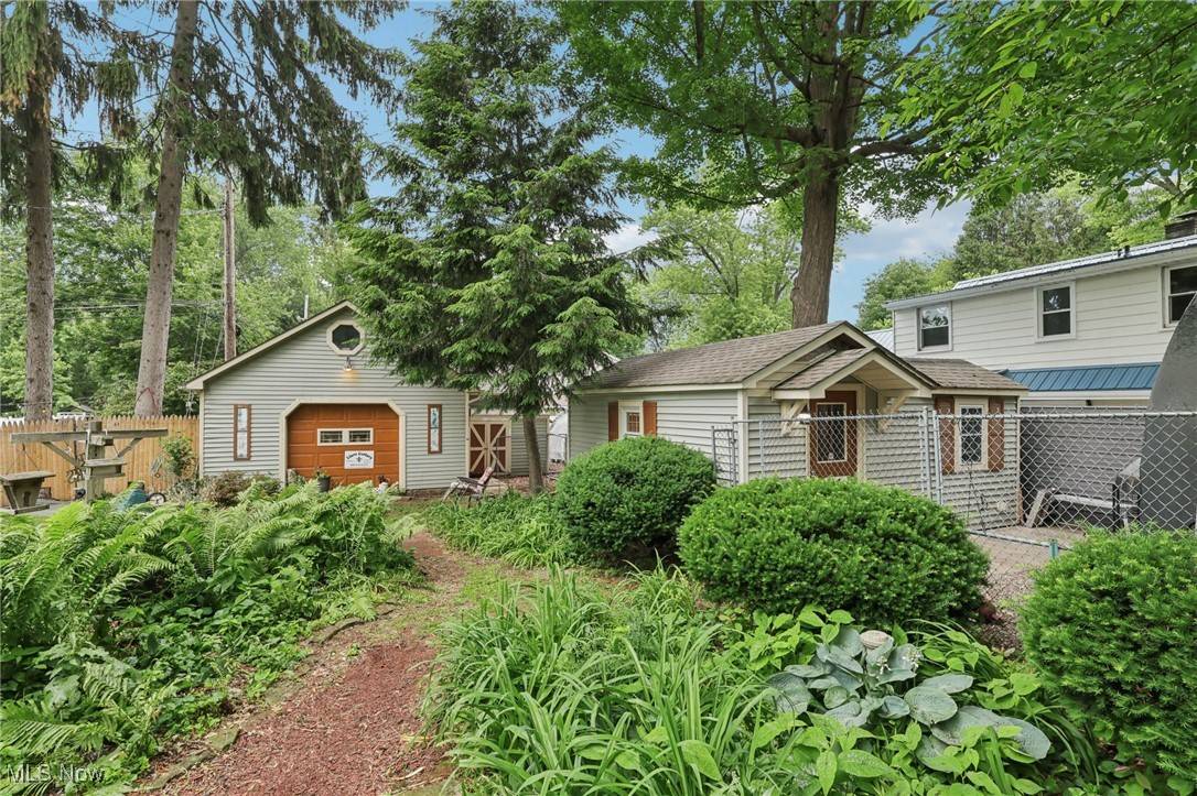Madison, OH 44057,6195 Selkirk DR