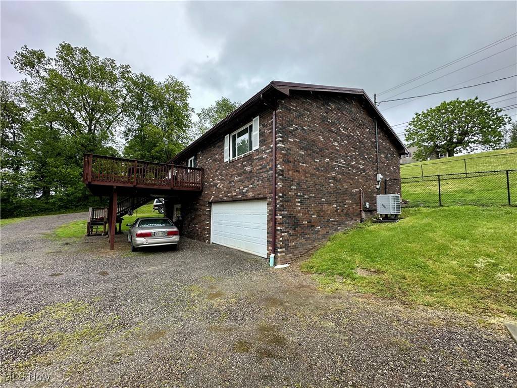 Rayland, OH 43943,527 Main ST