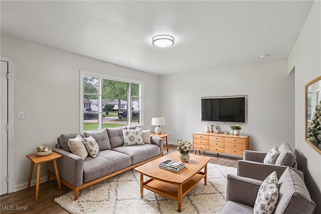 Elyria, OH 44035,984 Oakwood DR