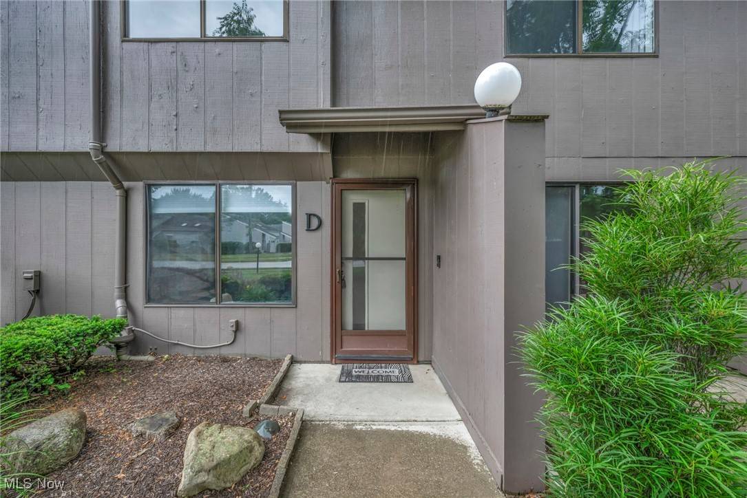 Westlake, OH 44145,1500 Cedarwood DR #1-D