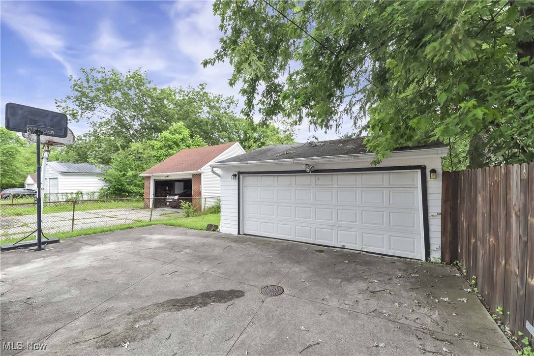 Warrensville Heights, OH 44122,19207 Harvard RD