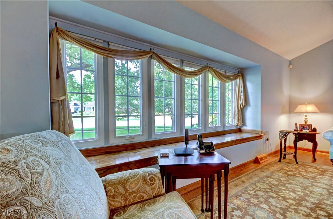 North Olmsted, OH 44070,27008 Sweetbriar DR