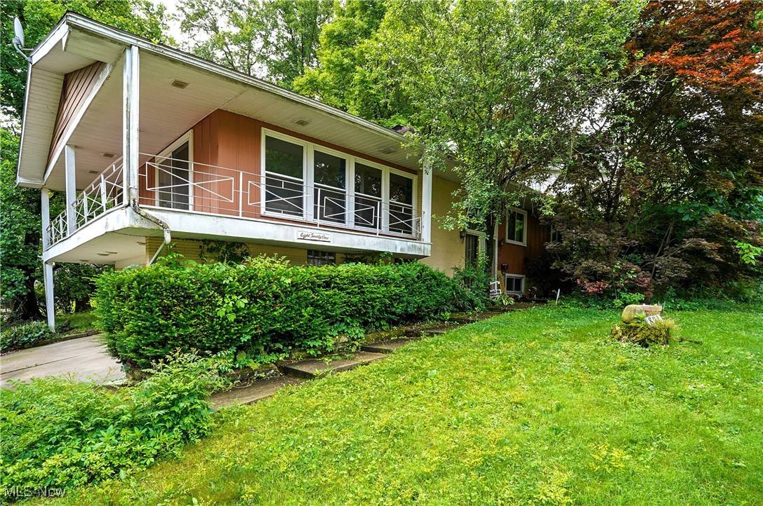 Akron, OH 44313,821 Cliffside DR