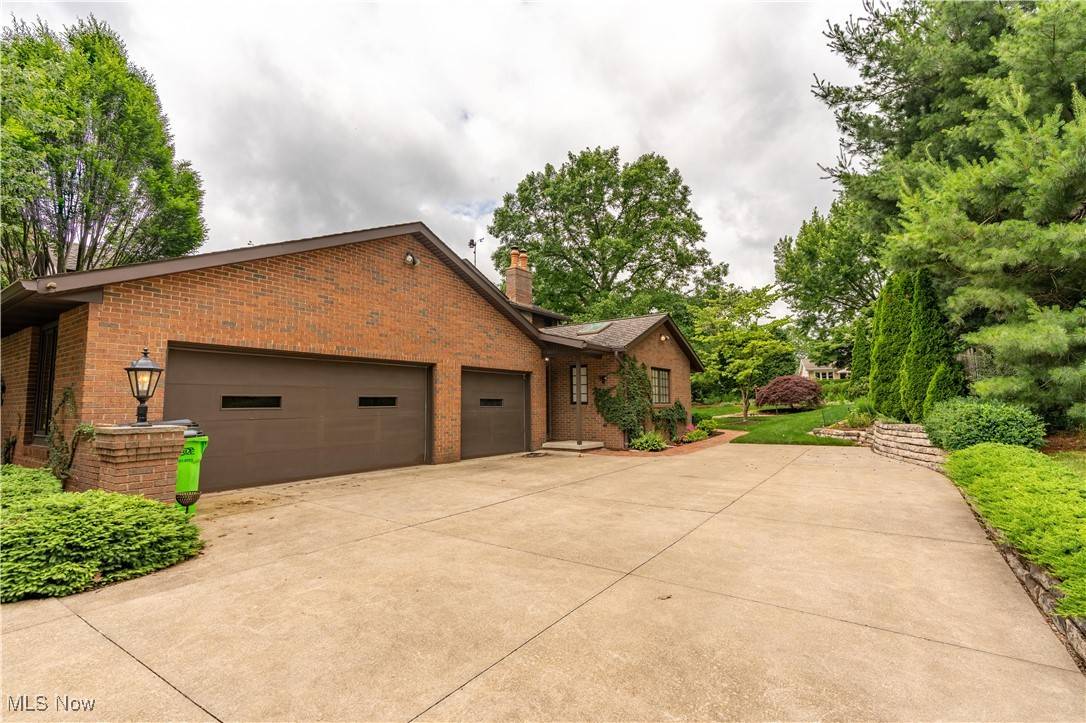 North Canton, OH 44720,221 Winston AVE NE