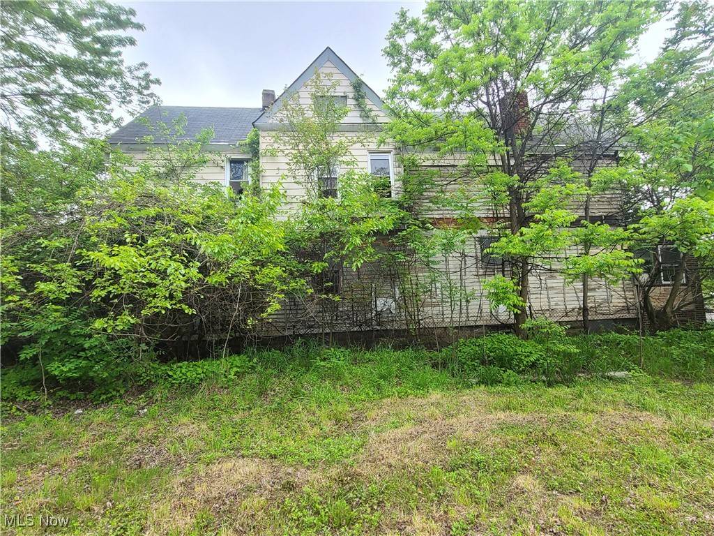 Cleveland, OH 44103,6904 Hough AVE