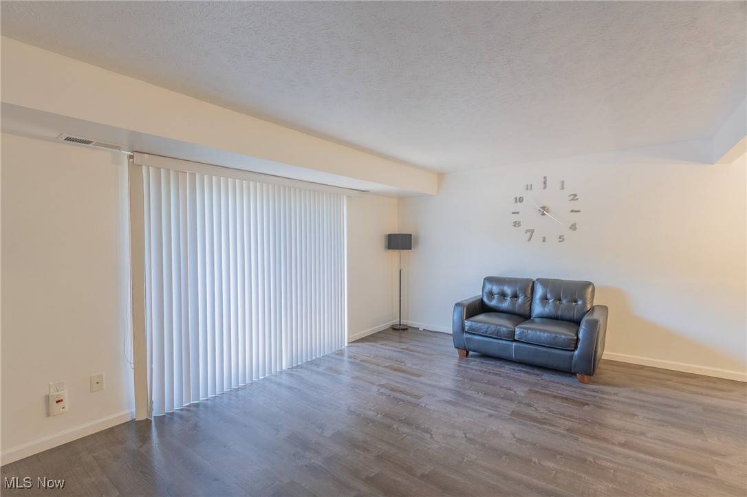 Cleveland Heights, OH 44118,3245 Mayfield RD #9