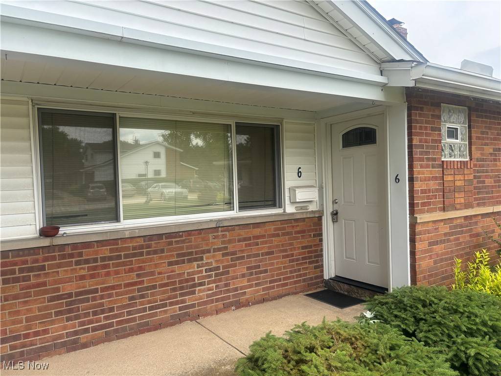 North Olmsted, OH 44070,25320 Clubside DR #6