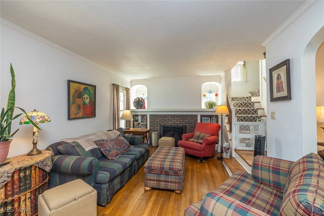 Cleveland Heights, OH 44121,927 Roanoke RD