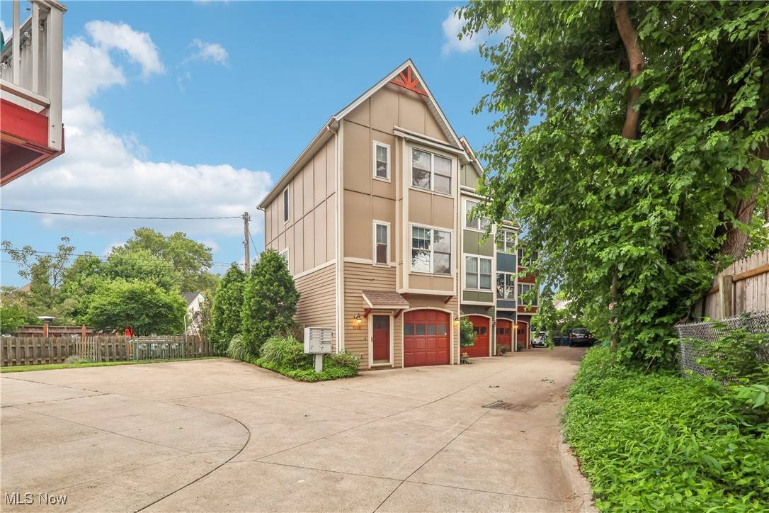Cleveland, OH 44113,2395 Tremont AVE