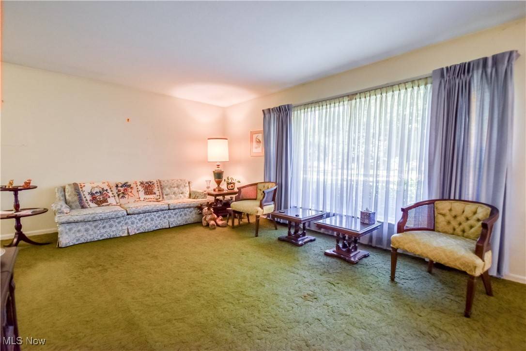 Willoughby, OH 44094,4319 W Bend DR
