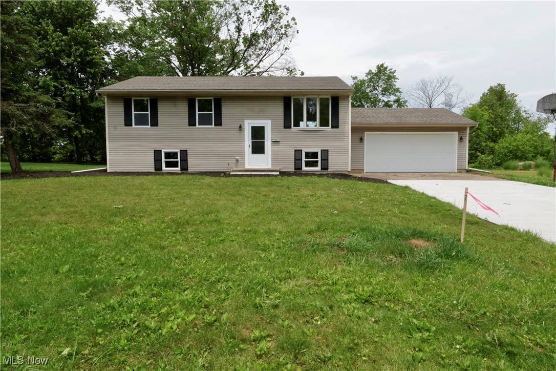 Amherst, OH 44001,1273 Spruce Tree LN