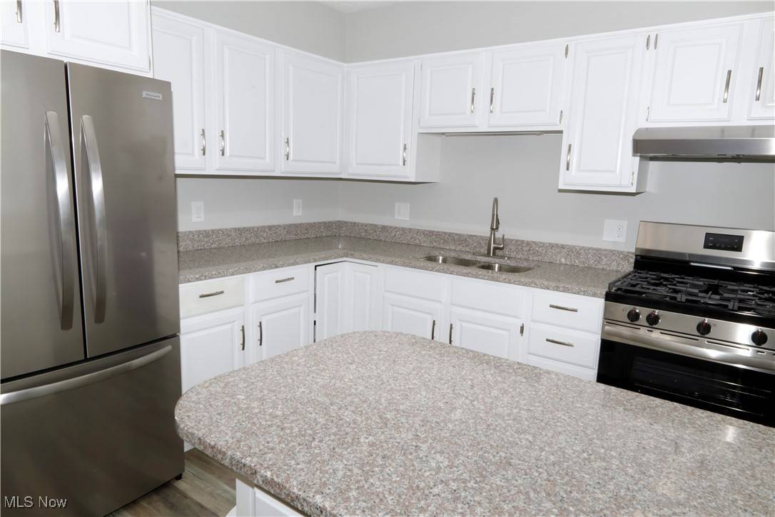 Amherst, OH 44001,1273 Spruce Tree LN