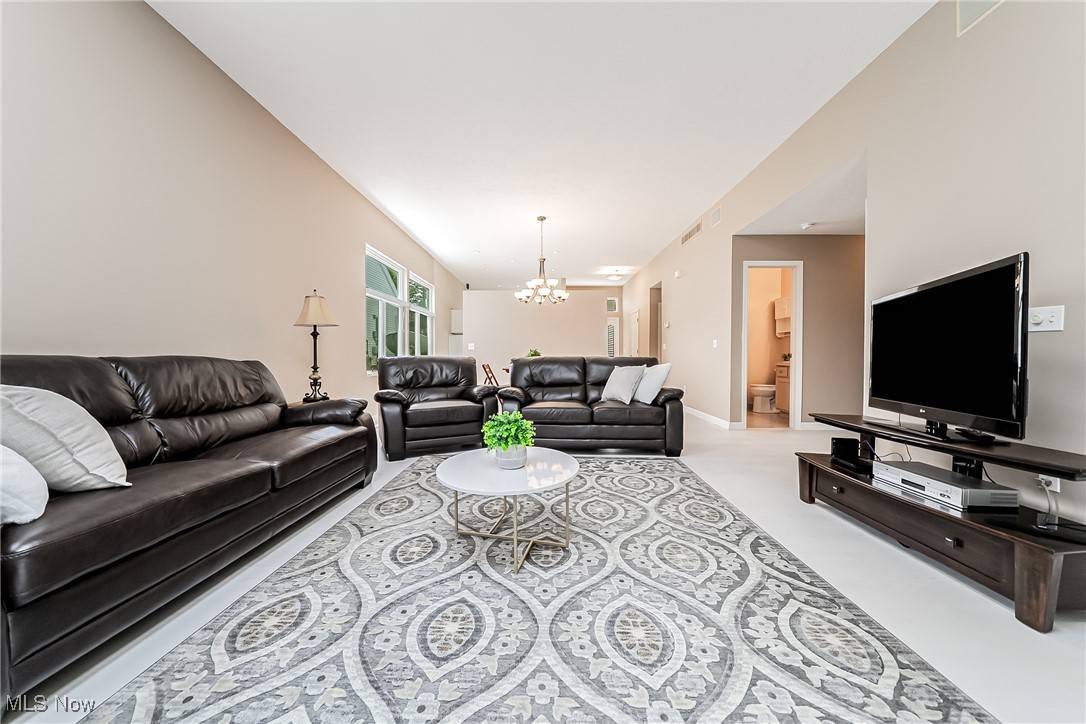 Solon, OH 44139,5730 Emerald Ridge Pkwy #B