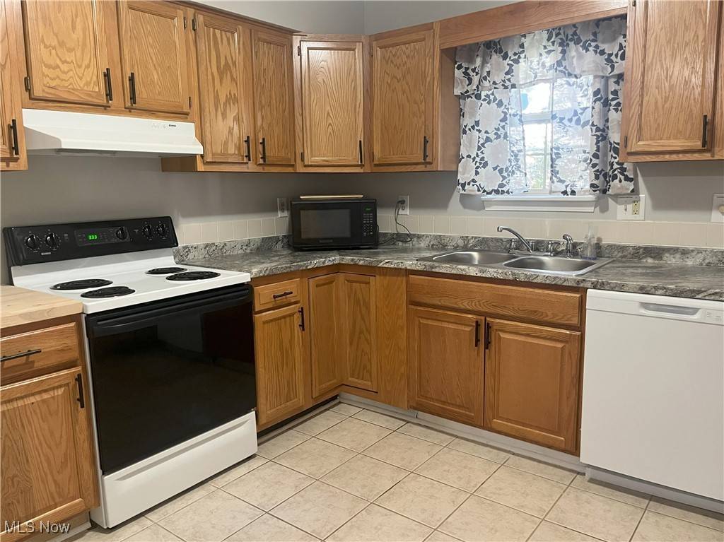 Munroe Falls, OH 44262,232 Damon DR