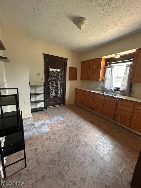 Akron, OH 44301,107 W Long ST