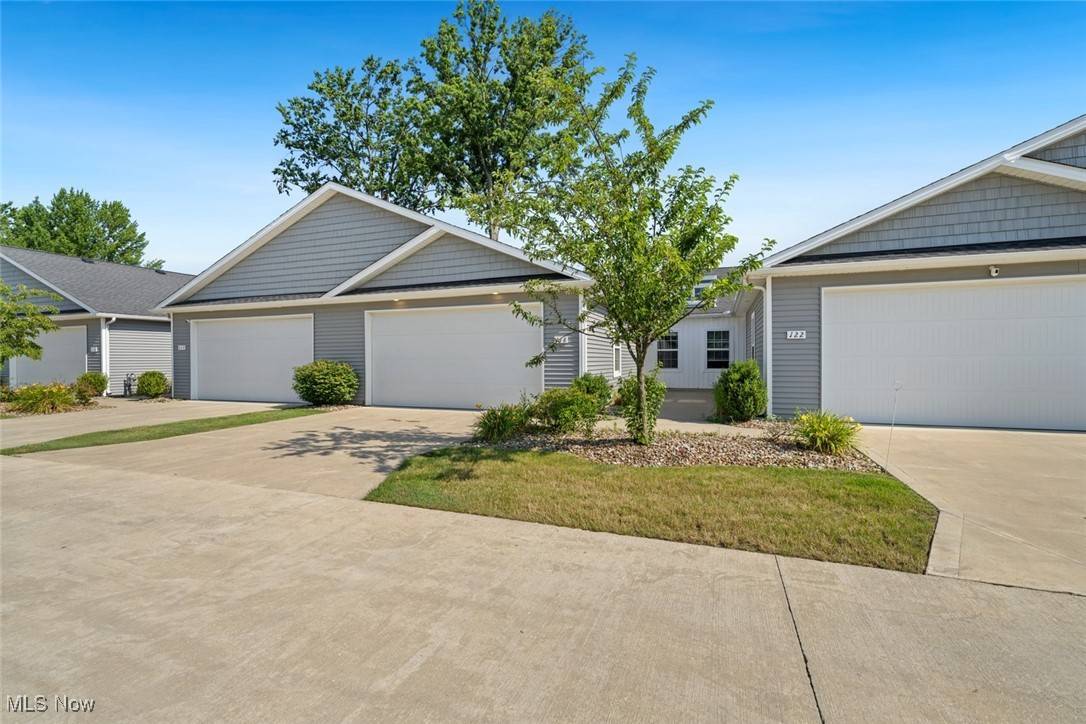 Elyria, OH 44035,118 Fallen Oak LN