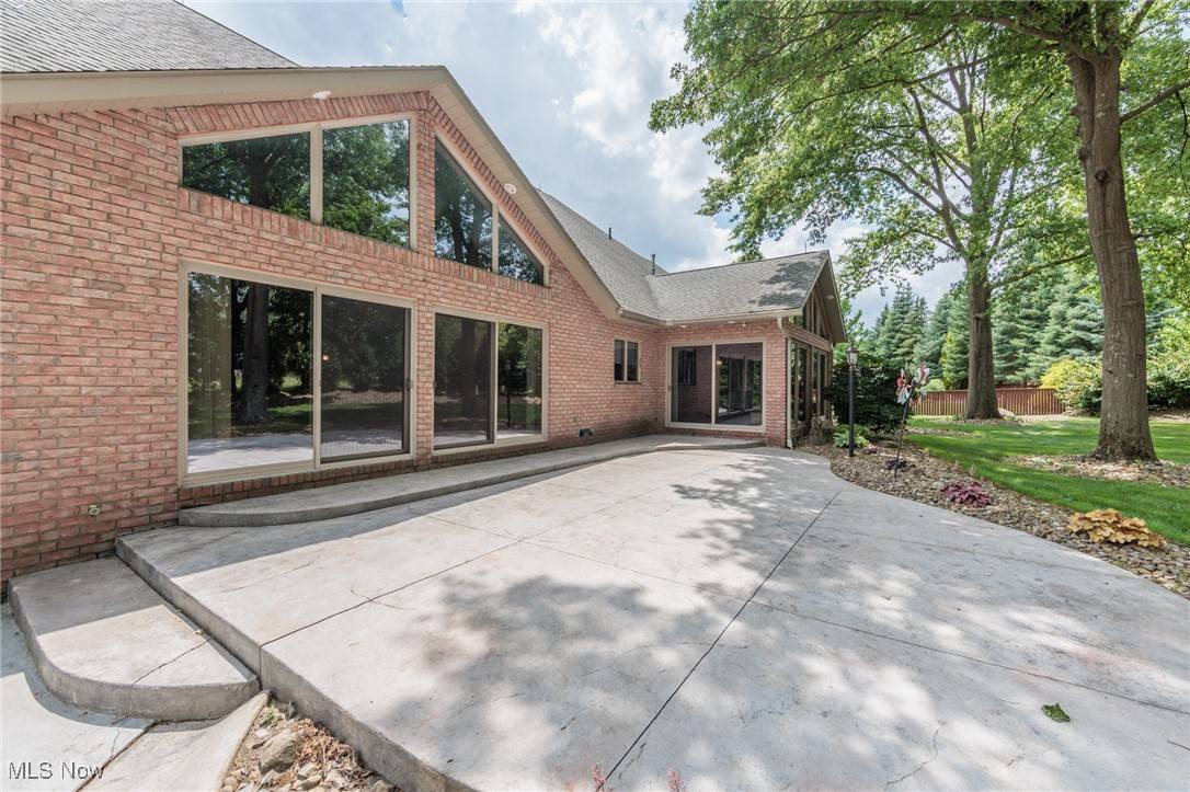 Tallmadge, OH 44278,492 Canterbury WAY