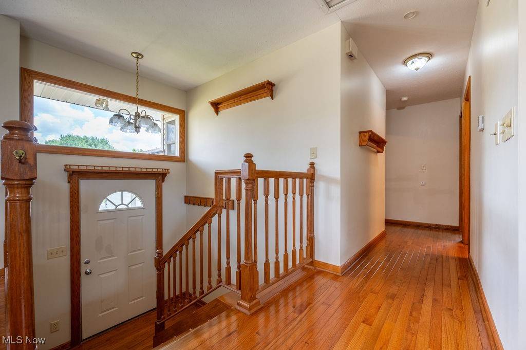 Belpre, OH 45714,1565 Lois ST