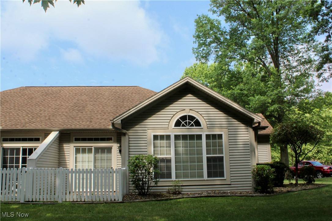 Canfield, OH 44406,9 Hunters Woods BLVD #B