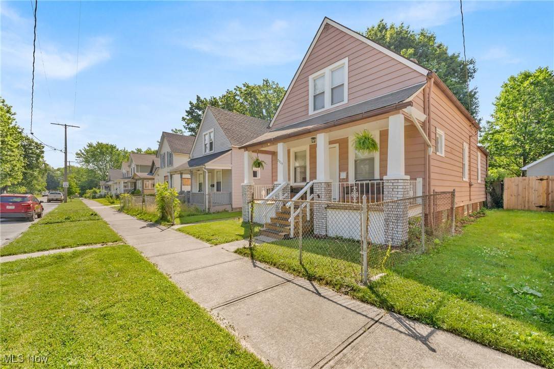 Cleveland, OH 44102,7915 Elton AVE